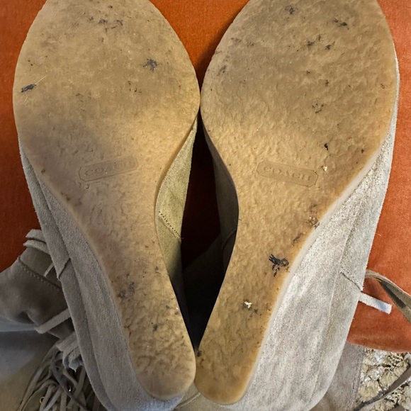 BEAUTIFUL COACH Khaki tan suede boots. - Picture 5 of 6